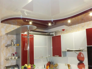 Натяжной потолок на кухне пример 1